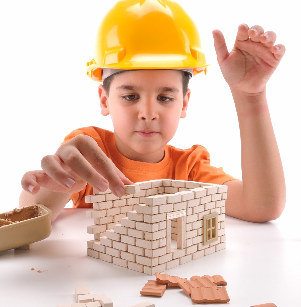 kids building with blocks